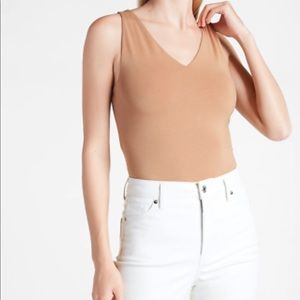 NWT Express V-Neck Body Contour Pecan XL